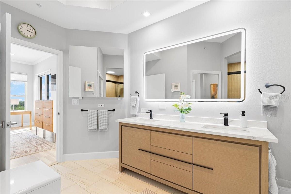 5450 EAGLES POINT CIR #404, SARASOTA, FL, 34231