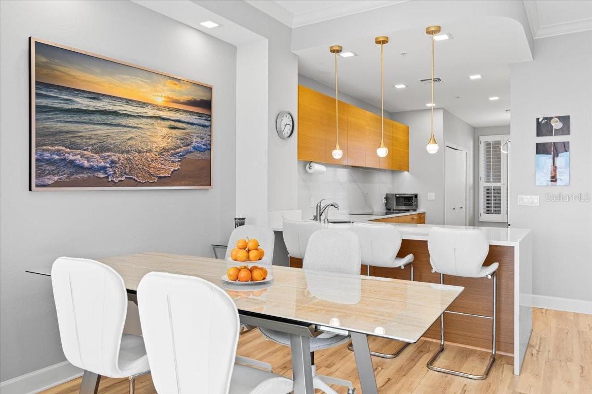 5450 EAGLES POINT CIR #404, SARASOTA, FL, 34231