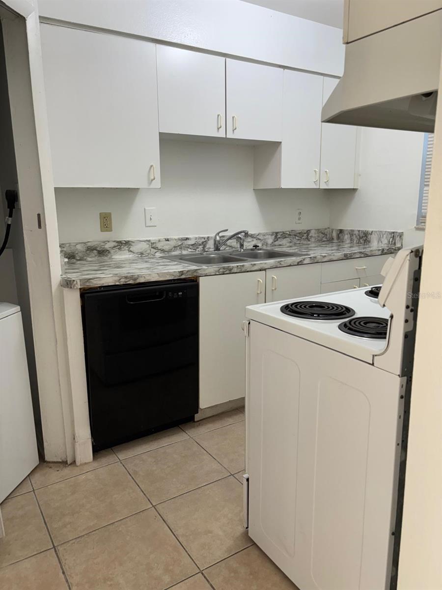 835 SKY LAKE CIR #B, ORLANDO, FL, 32809