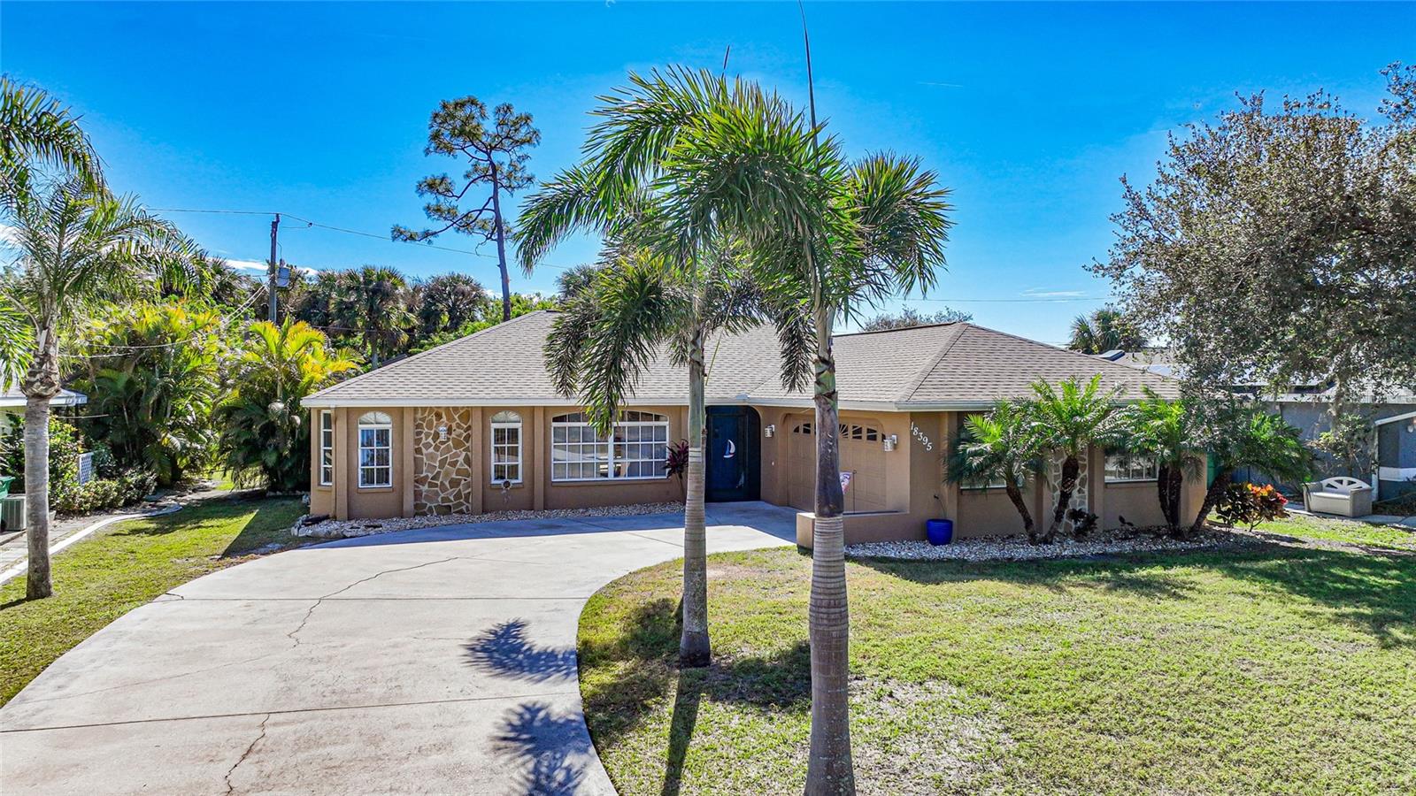 18395 EDGEWATER DR, PORT CHARLOTTE, FL, 33948