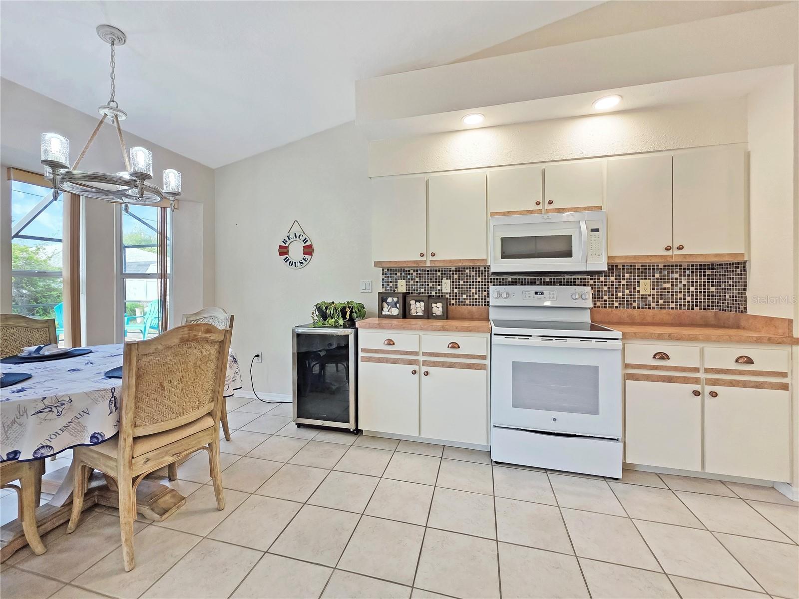 18395 EDGEWATER DR, PORT CHARLOTTE, FL, 33948