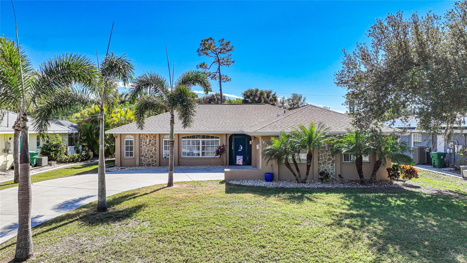 18395 EDGEWATER DR, PORT CHARLOTTE, FL, 33948