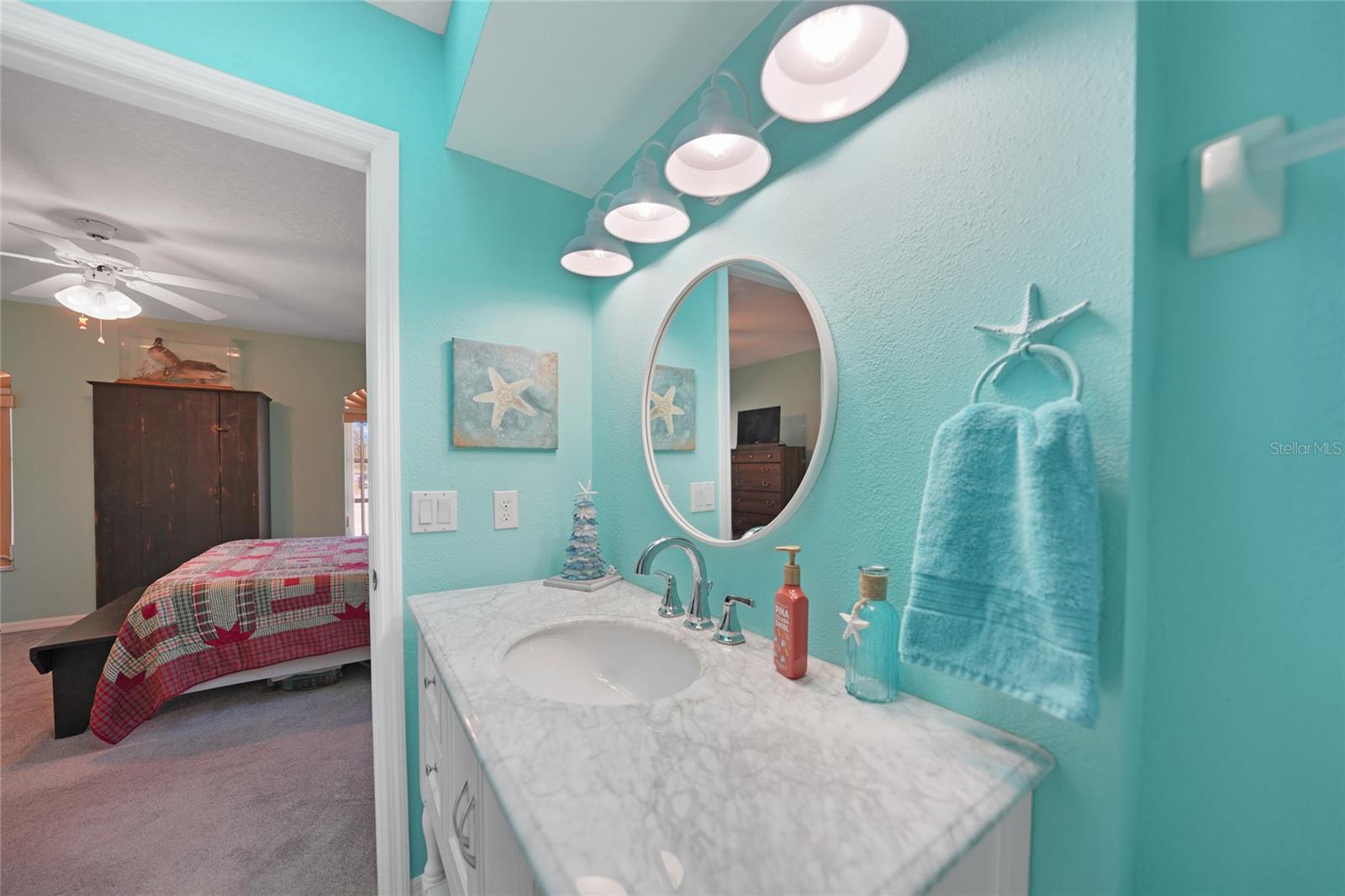 18395 EDGEWATER DR, PORT CHARLOTTE, FL, 33948