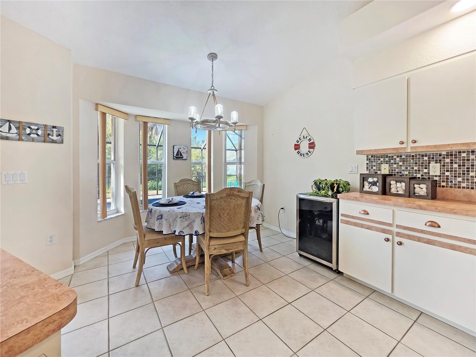 18395 EDGEWATER DR, PORT CHARLOTTE, FL, 33948