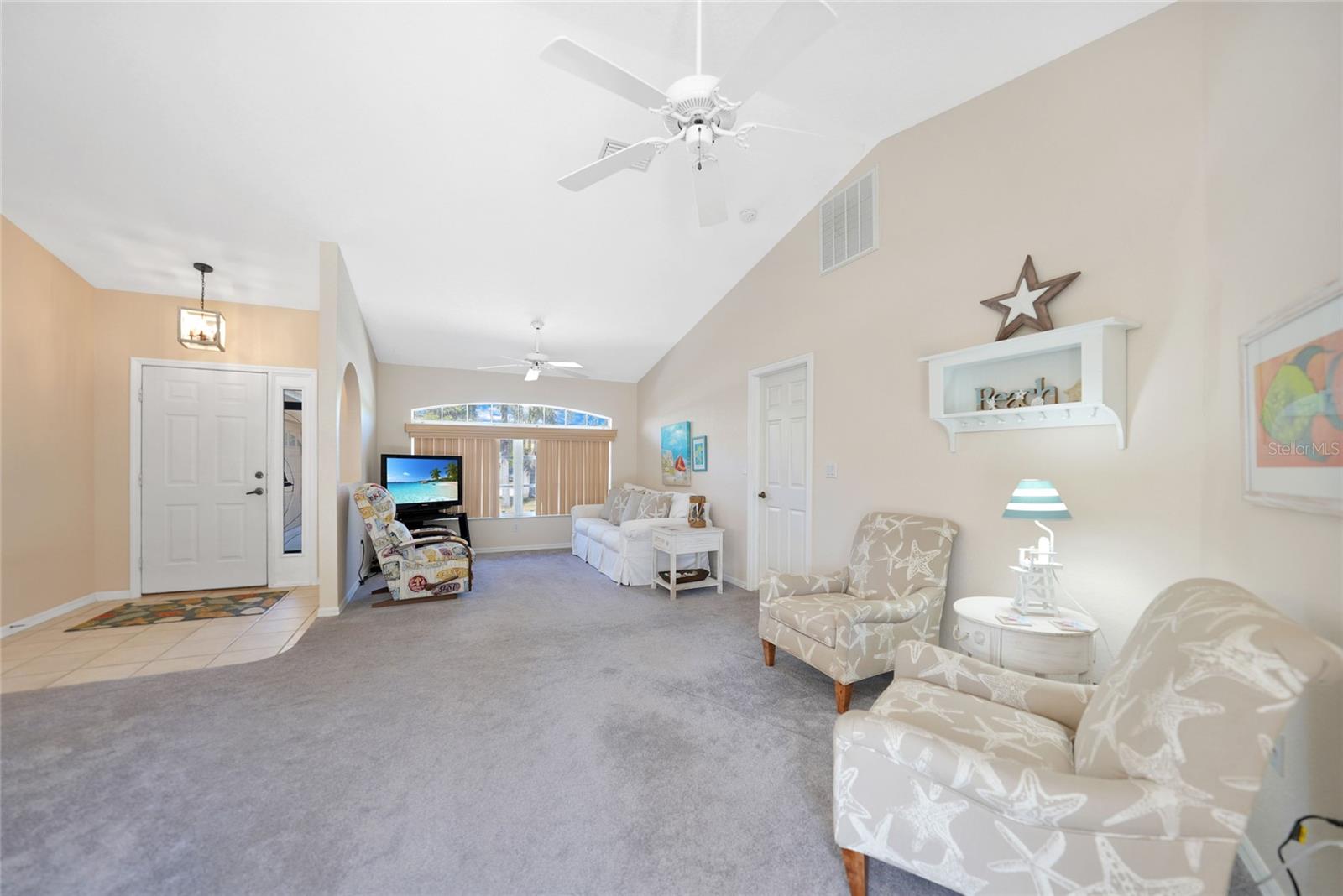 18395 EDGEWATER DR, PORT CHARLOTTE, FL, 33948
