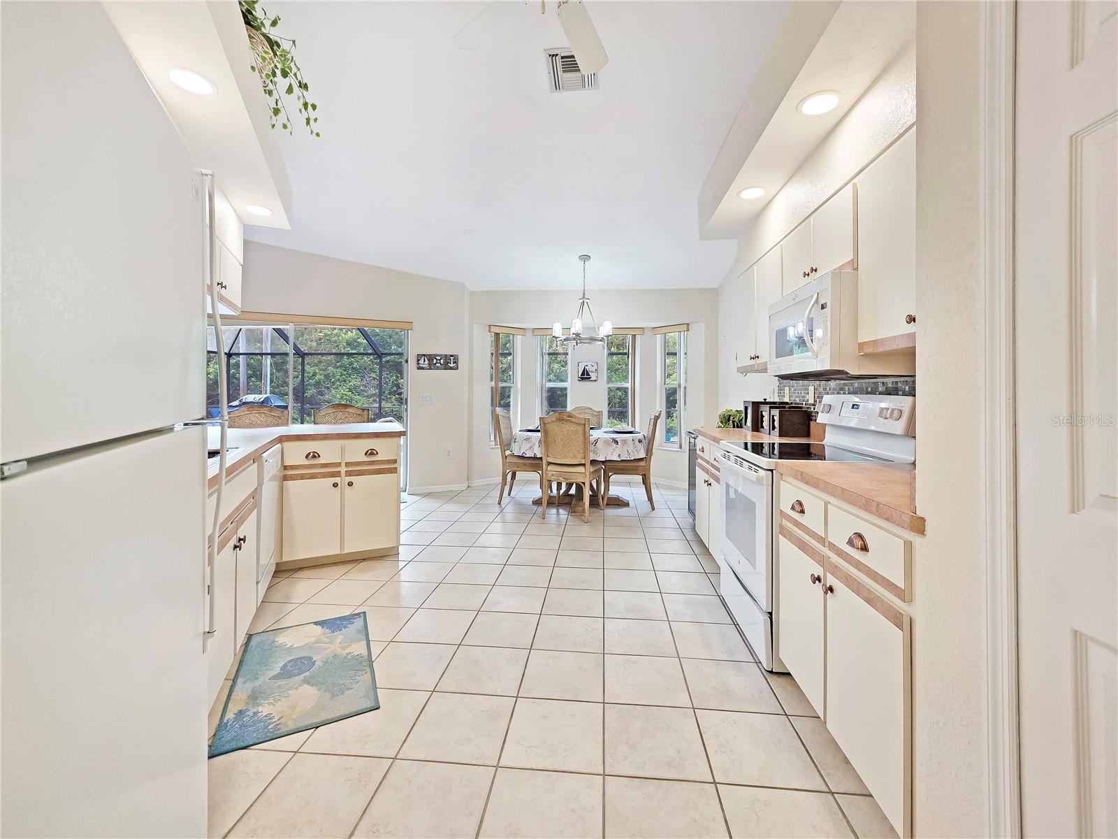 18395 EDGEWATER DR, PORT CHARLOTTE, FL, 33948