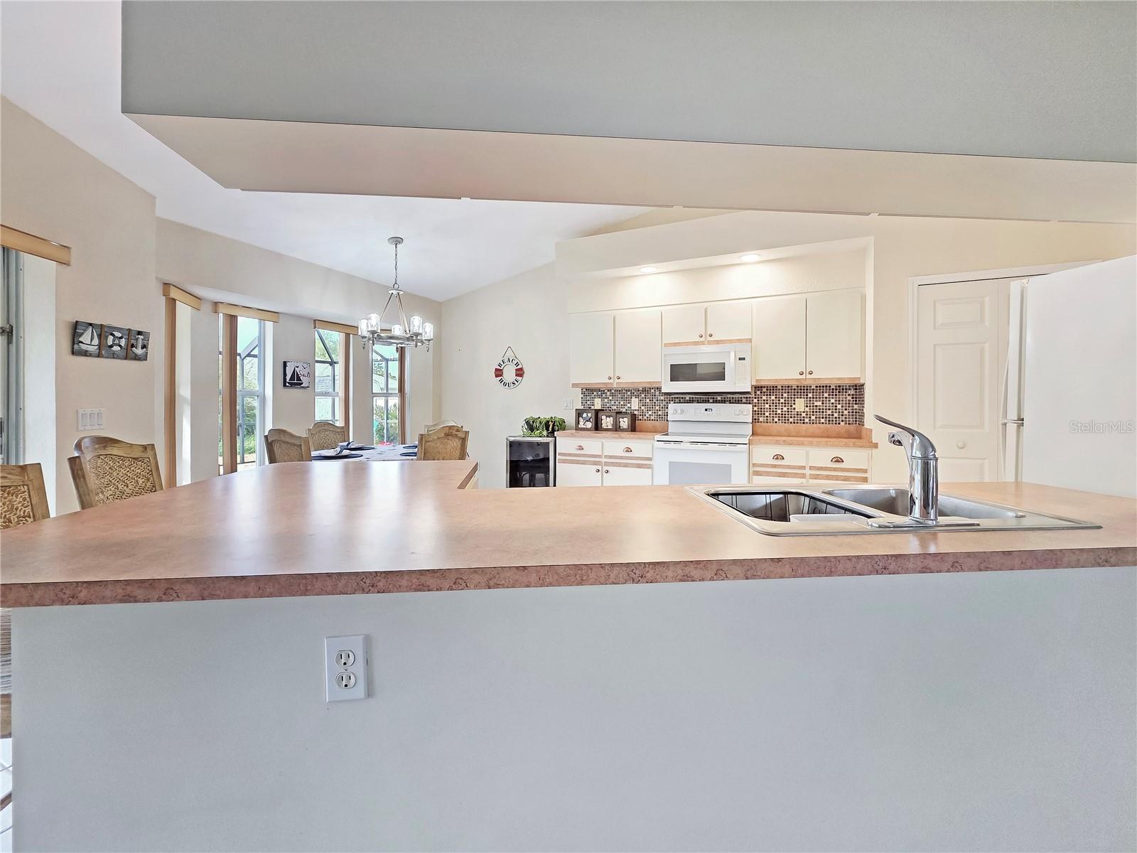 18395 EDGEWATER DR, PORT CHARLOTTE, FL, 33948