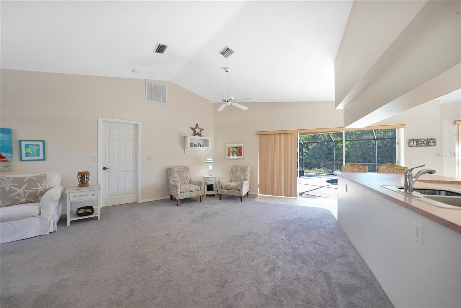 18395 EDGEWATER DR, PORT CHARLOTTE, FL, 33948