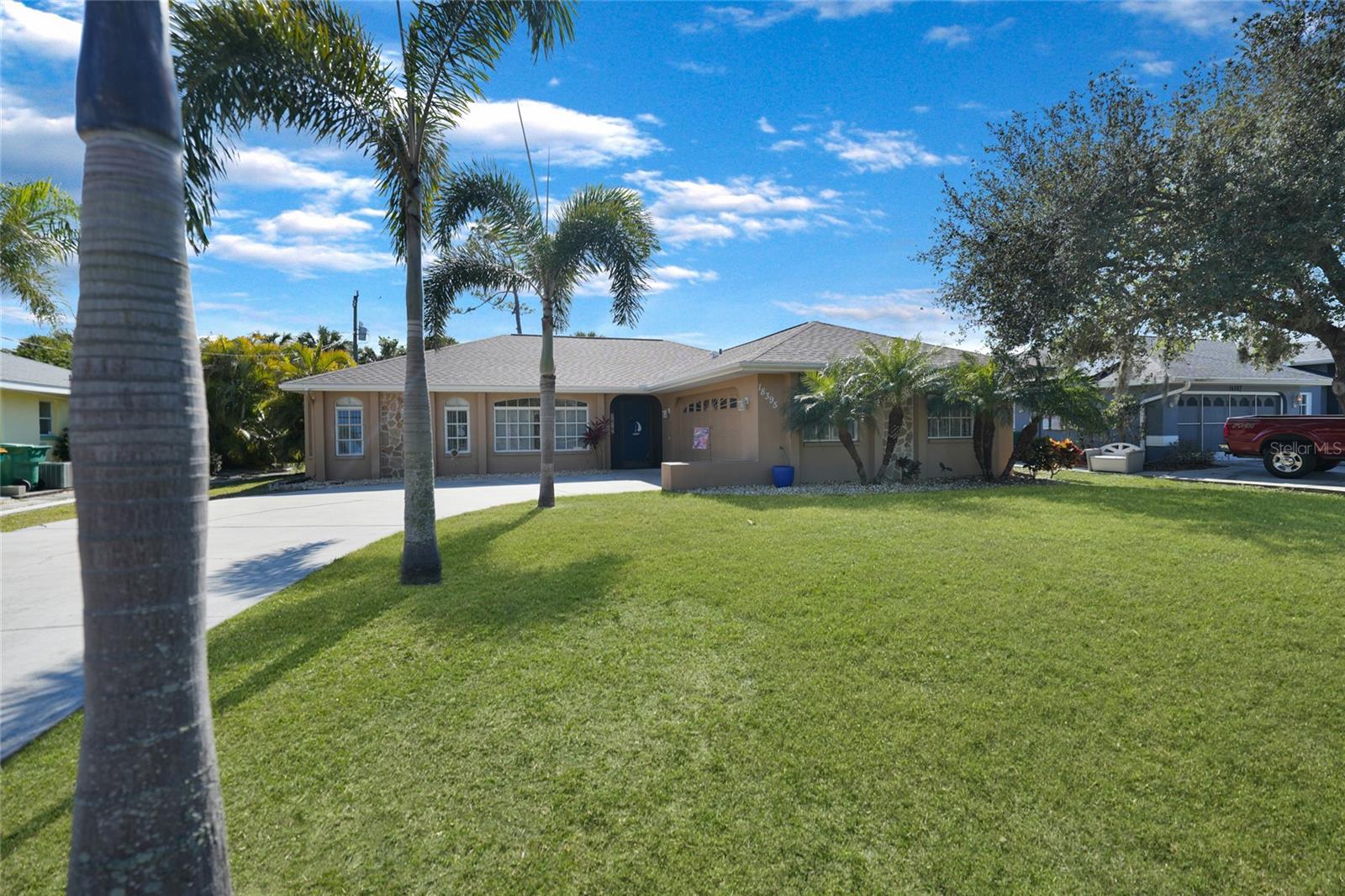 18395 EDGEWATER DR, PORT CHARLOTTE, FL, 33948
