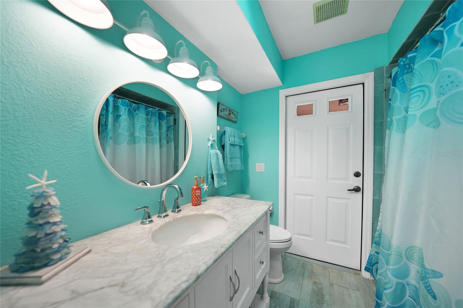18395 EDGEWATER DR, PORT CHARLOTTE, FL, 33948