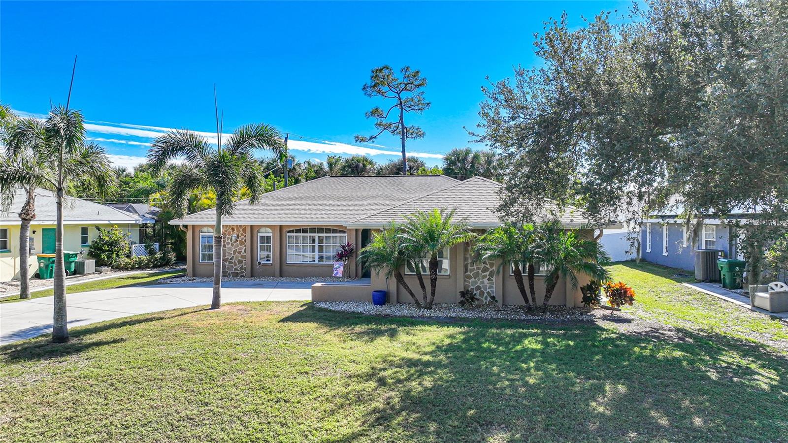 18395 EDGEWATER DR, PORT CHARLOTTE, FL, 33948