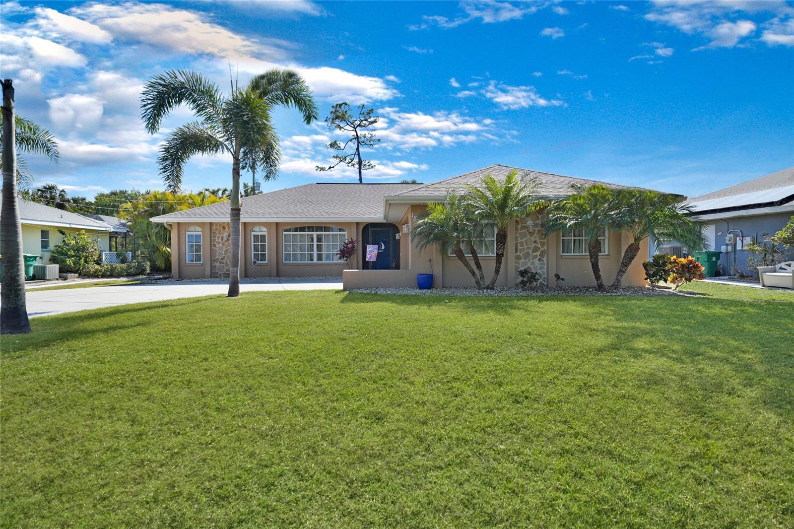 18395 EDGEWATER DR, PORT CHARLOTTE, FL, 33948
