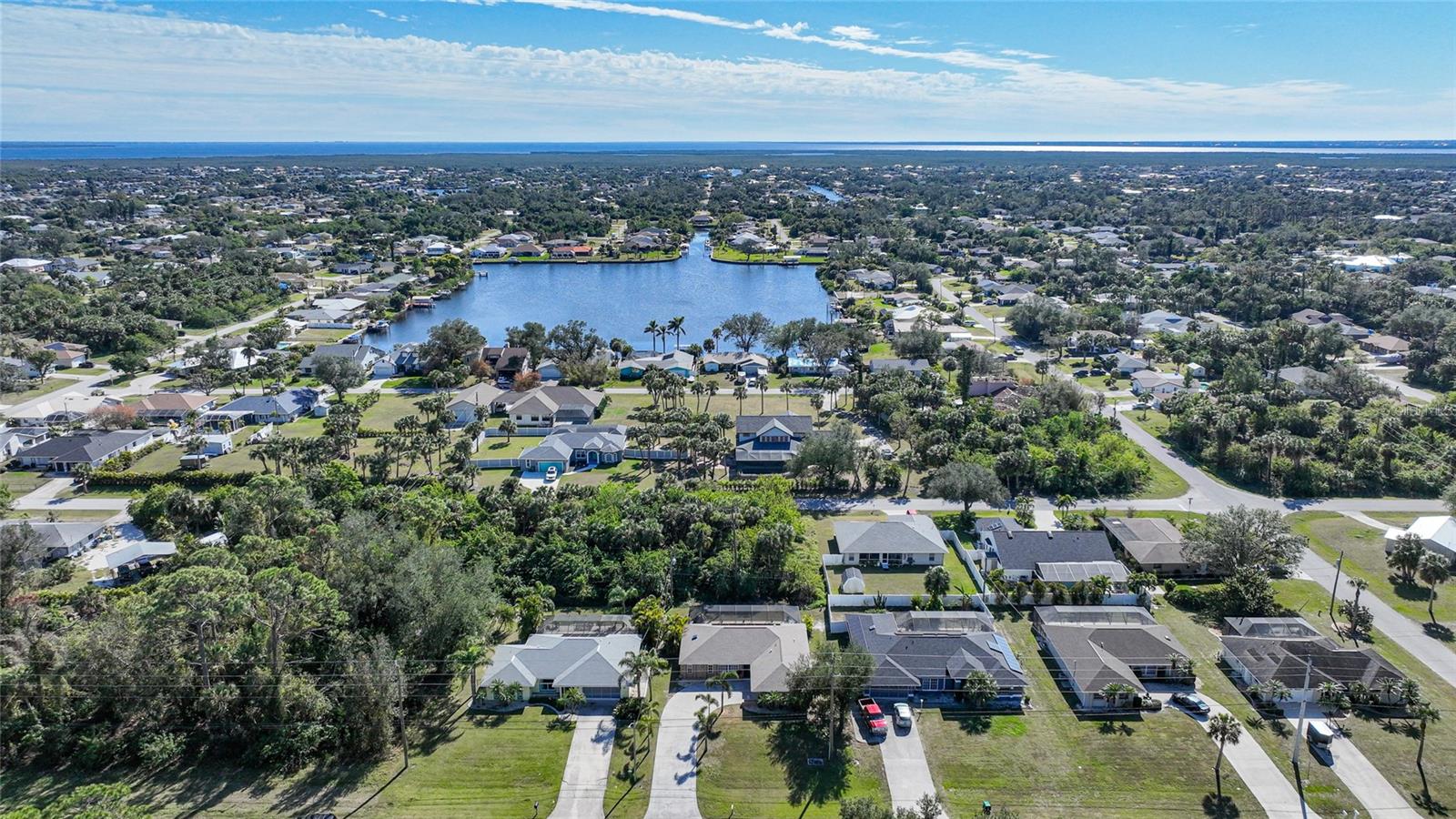 18395 EDGEWATER DR, PORT CHARLOTTE, FL, 33948