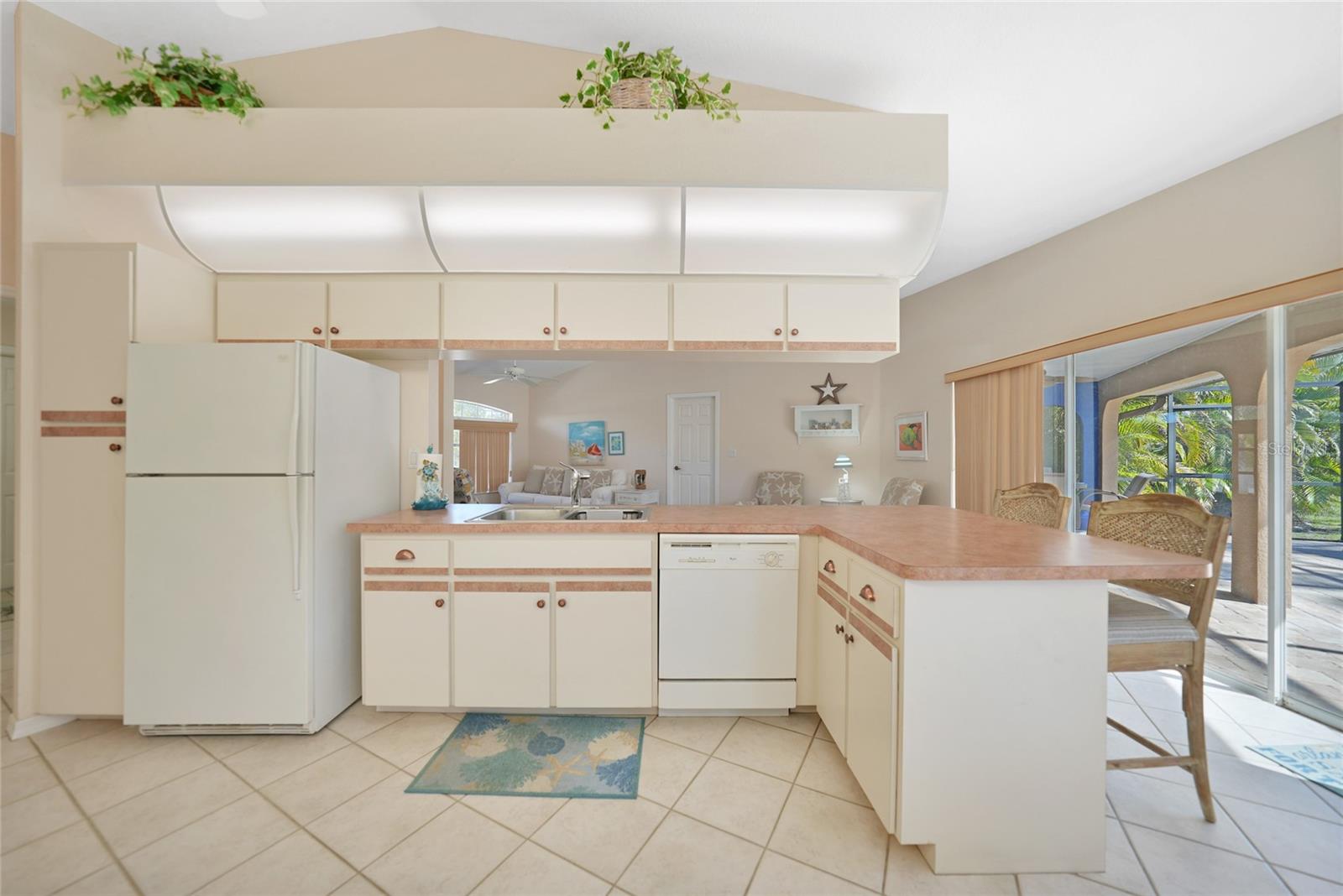 18395 EDGEWATER DR, PORT CHARLOTTE, FL, 33948