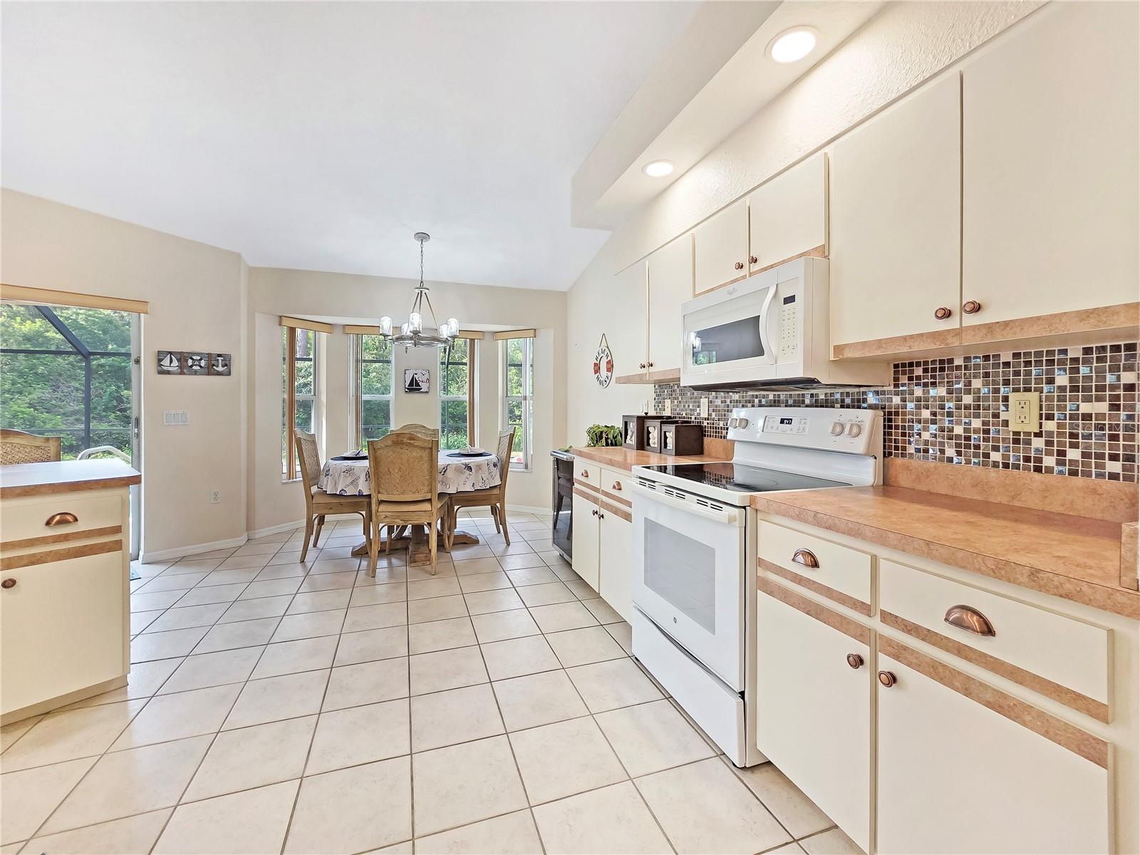 18395 EDGEWATER DR, PORT CHARLOTTE, FL, 33948