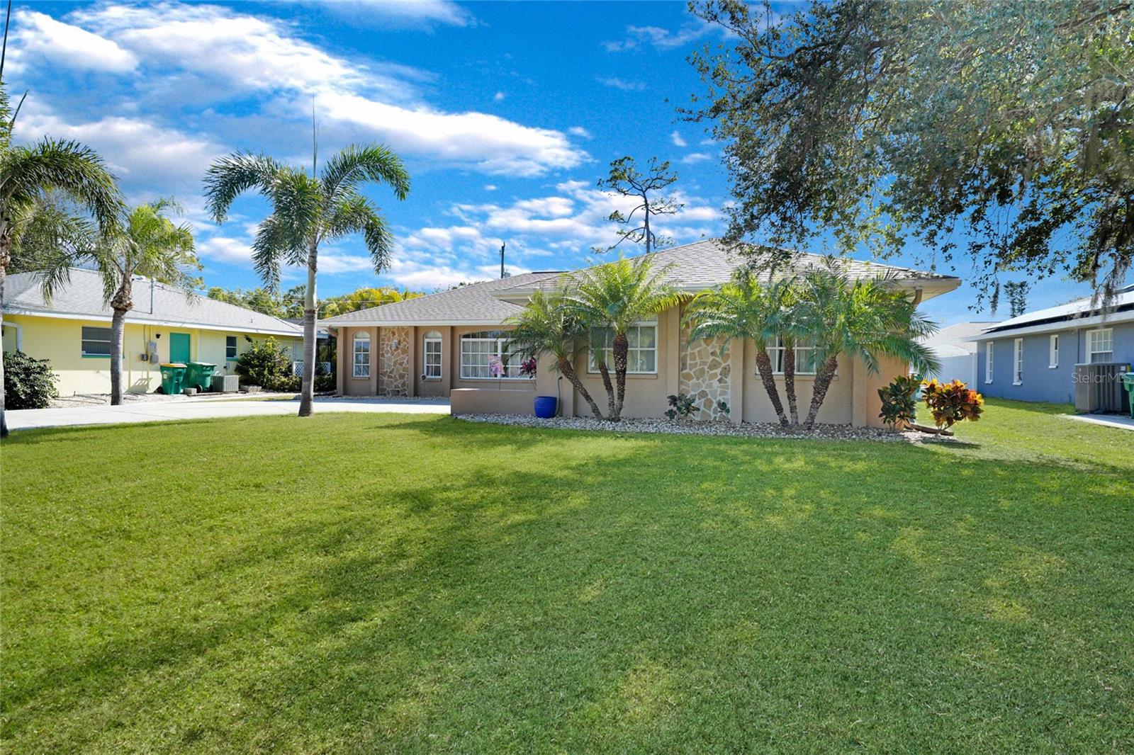 18395 EDGEWATER DR, PORT CHARLOTTE, FL, 33948