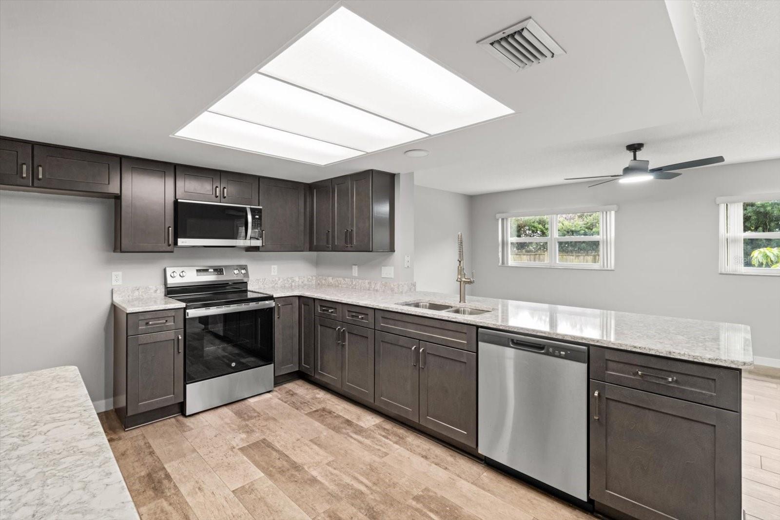 512 SE PARADISE POINT RD, CRYSTAL RIVER, FL, 34429