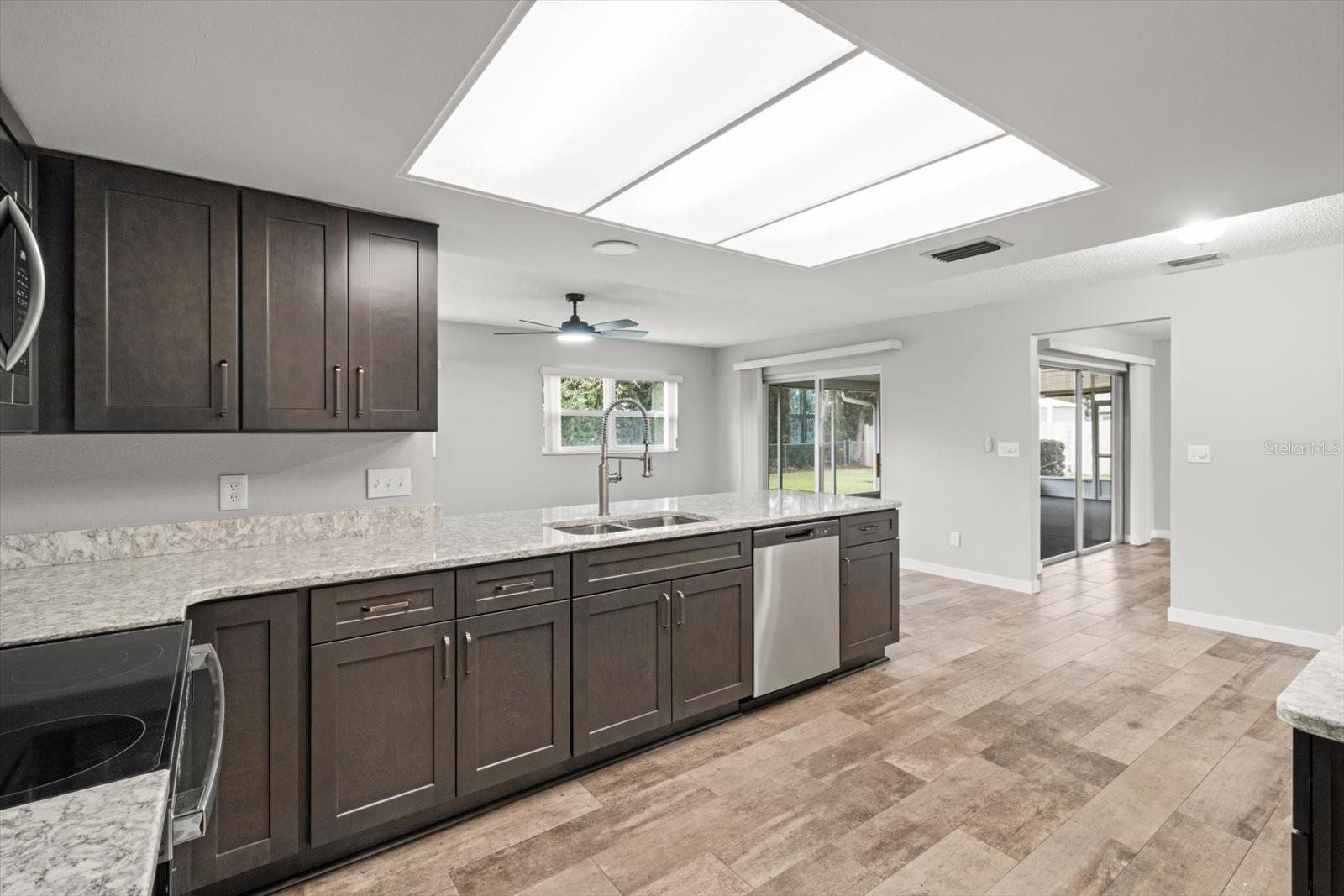 512 SE PARADISE POINT RD, CRYSTAL RIVER, FL, 34429