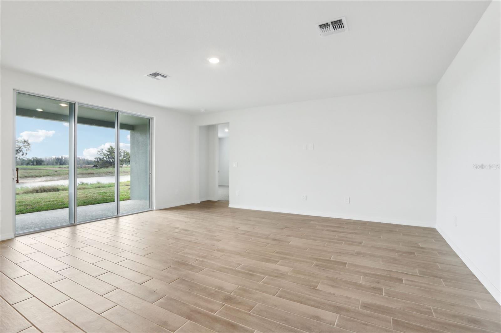 1832 DRAUGHTON DR, ZEPHYRHILLS, FL, 33541