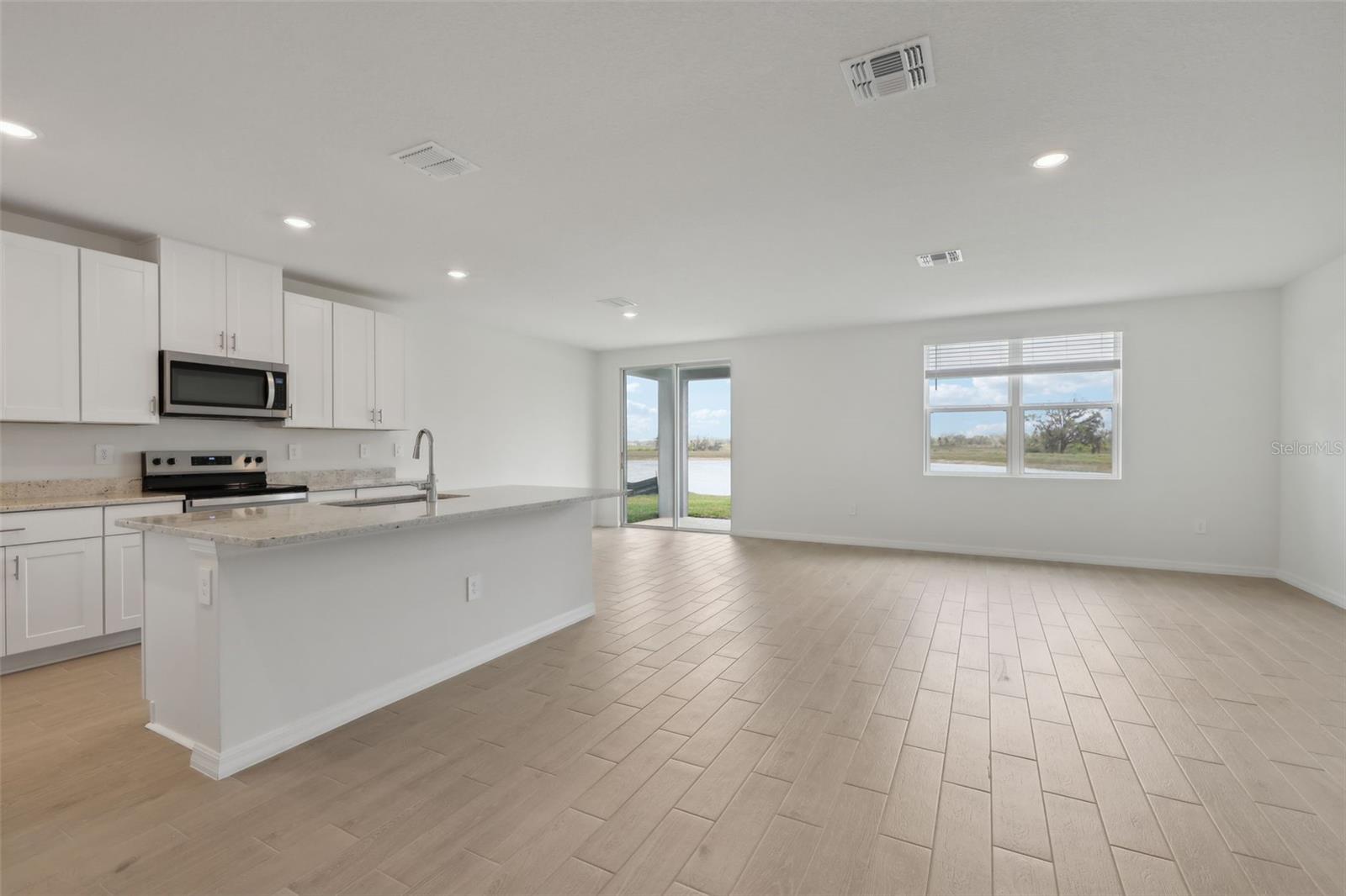 1886 DRAUGHTON DR, ZEPHYRHILLS, FL, 33541