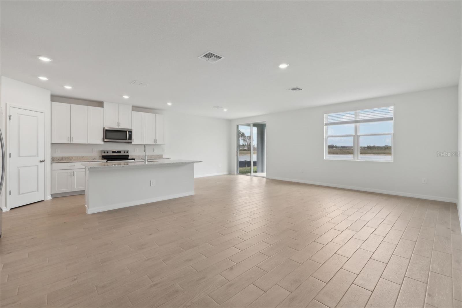 1886 DRAUGHTON DR, ZEPHYRHILLS, FL, 33541