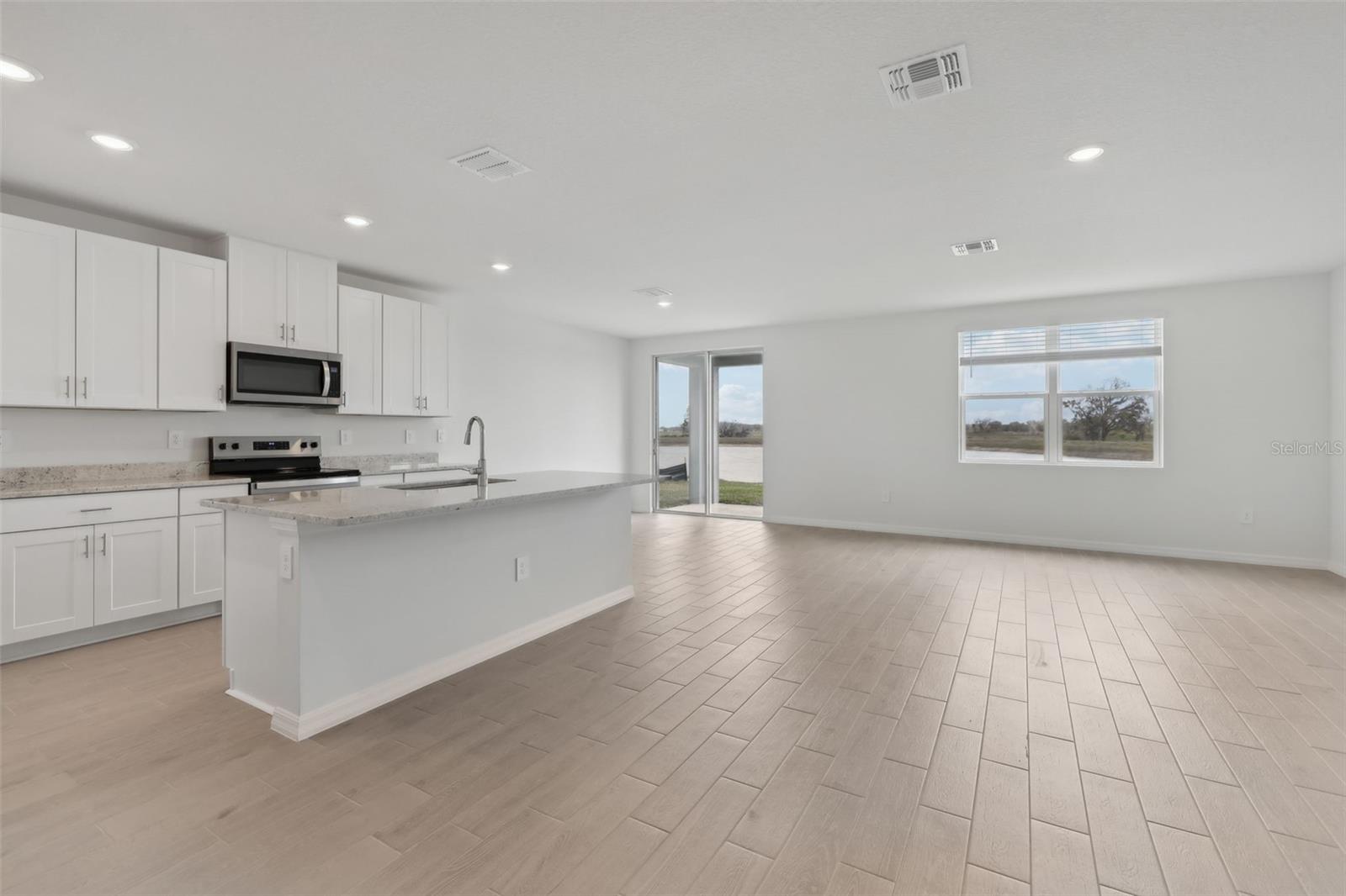 1886 DRAUGHTON DR, ZEPHYRHILLS, FL, 33541