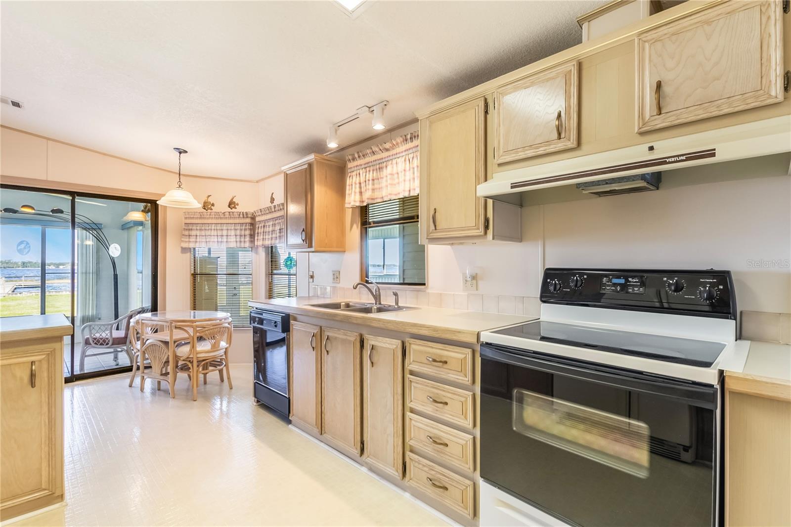 6823 S LAKE HENRY DR NE, WINTER HAVEN, FL, 33881