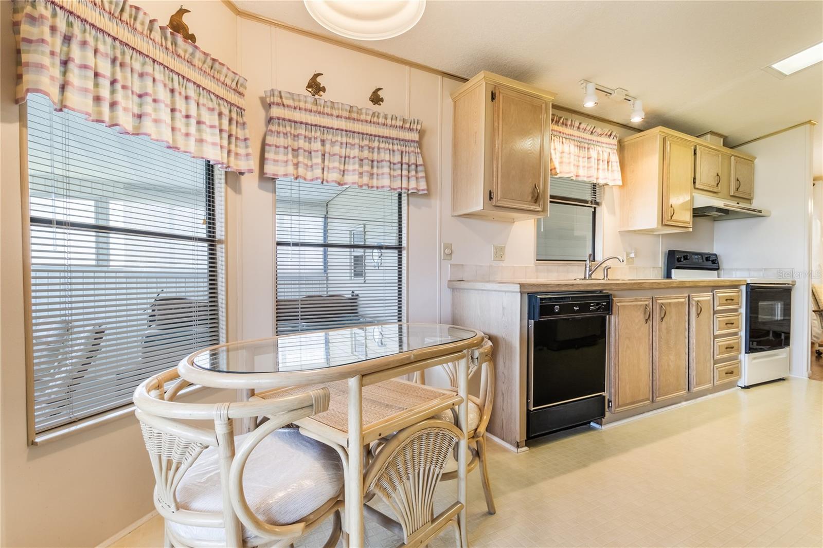 6823 S LAKE HENRY DR NE, WINTER HAVEN, FL, 33881