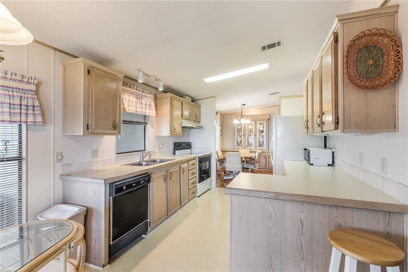 6823 S LAKE HENRY DR NE, WINTER HAVEN, FL, 33881