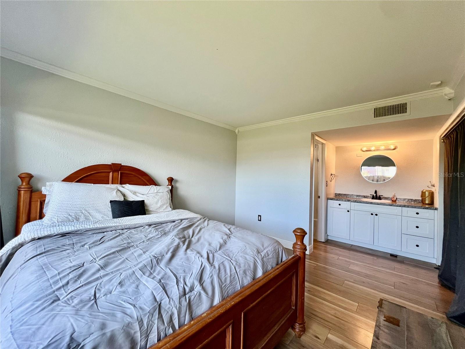 890 N VILLAGE DR #101B, ST PETERSBURG, FL, 33716