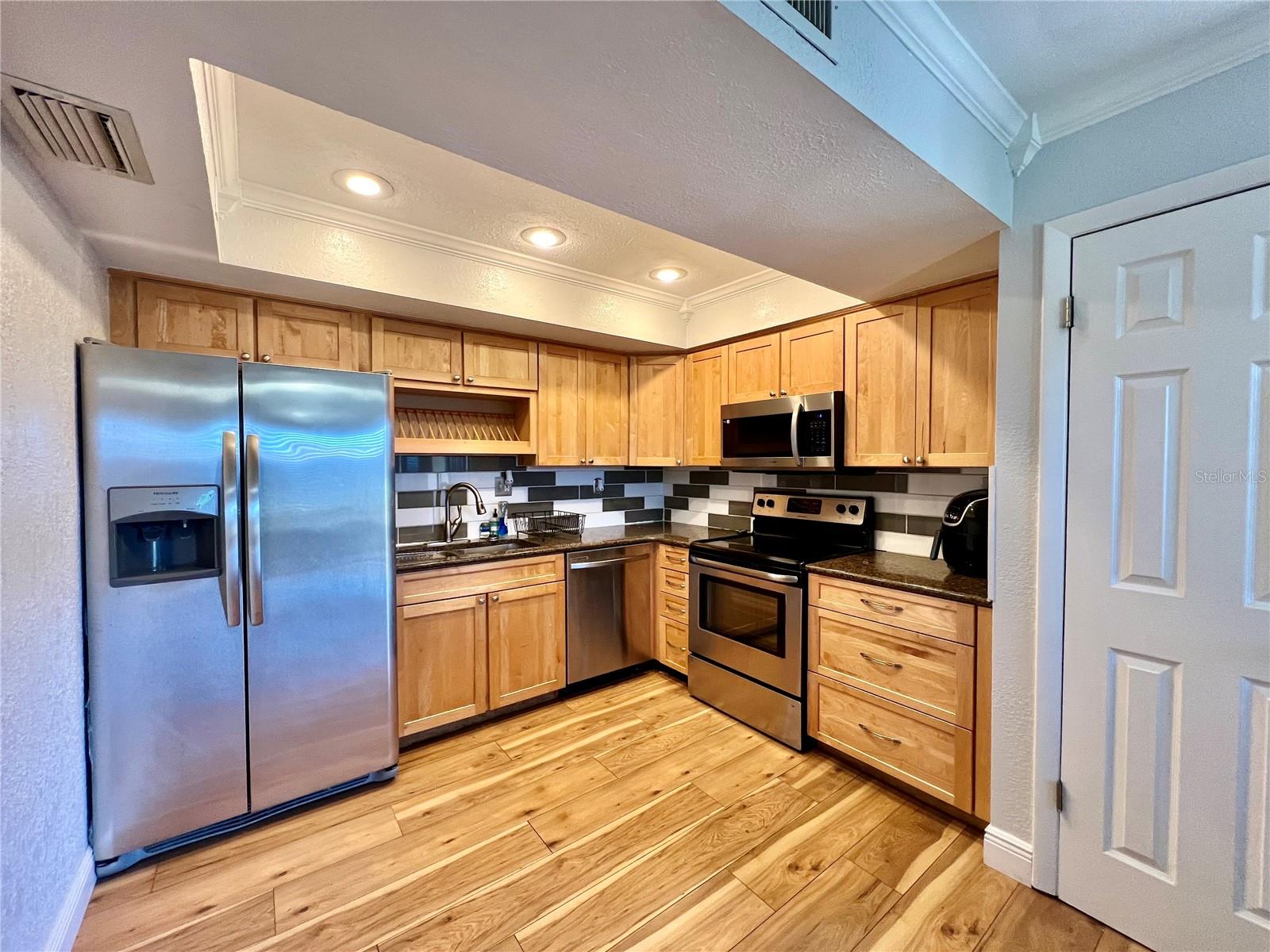 890 N VILLAGE DR #101B, ST PETERSBURG, FL, 33716