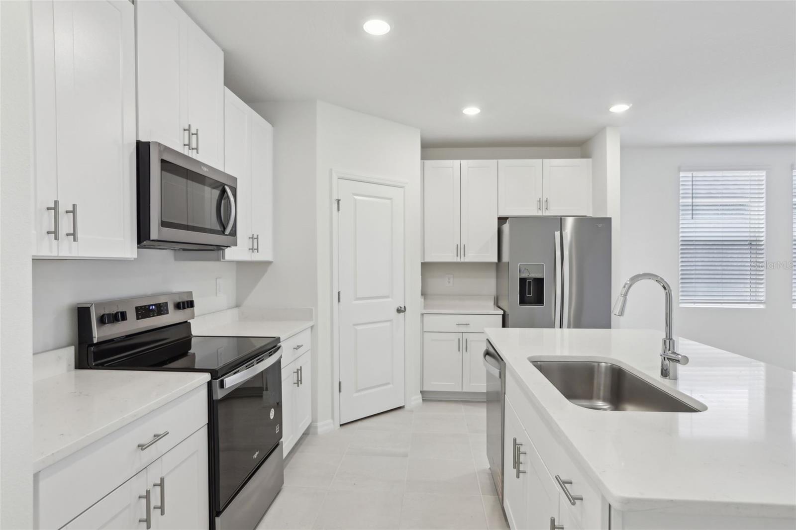 1867 DRAUGHTON DR, ZEPHYRHILLS, FL, 33541