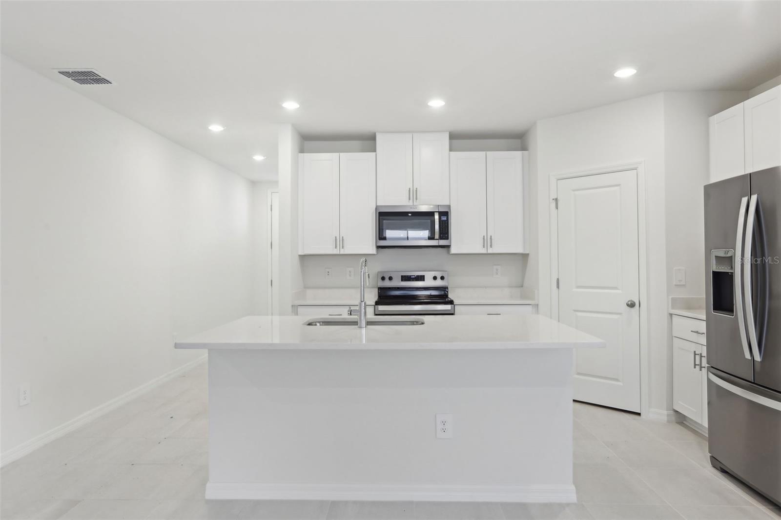 1867 DRAUGHTON DR, ZEPHYRHILLS, FL, 33541
