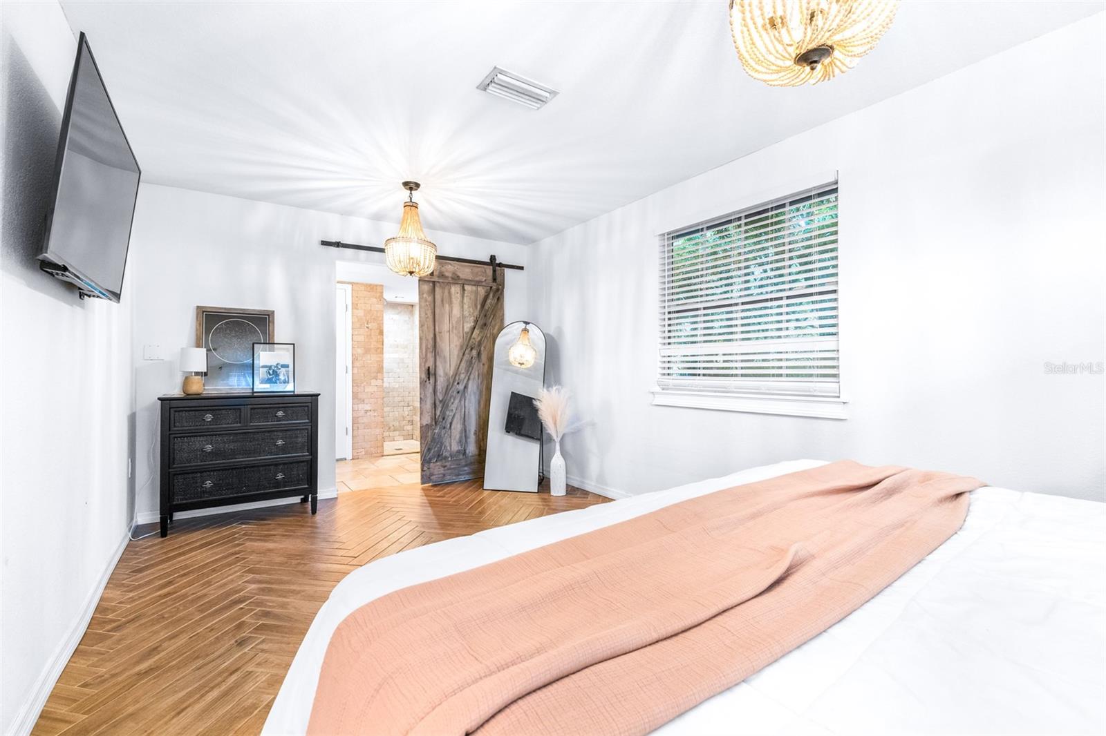 7601 9TH AVE N, ST PETERSBURG, FL, 33710