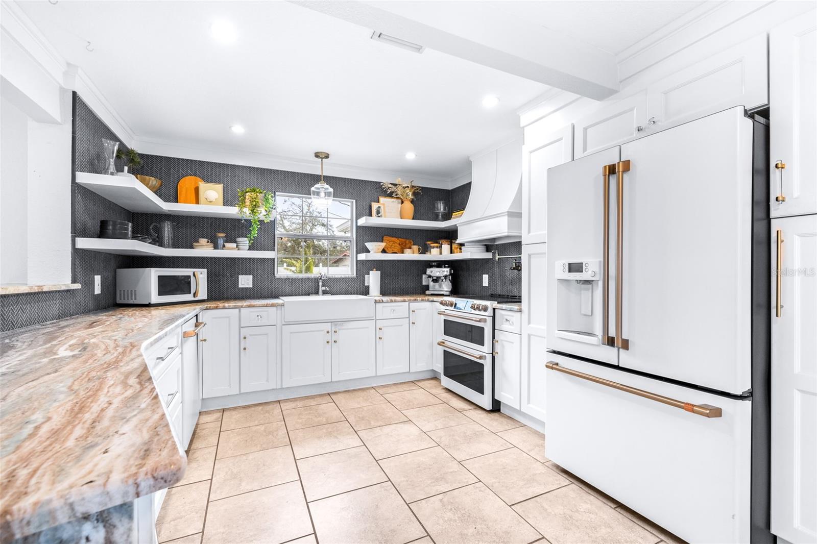 7601 9TH AVE N, ST PETERSBURG, FL, 33710