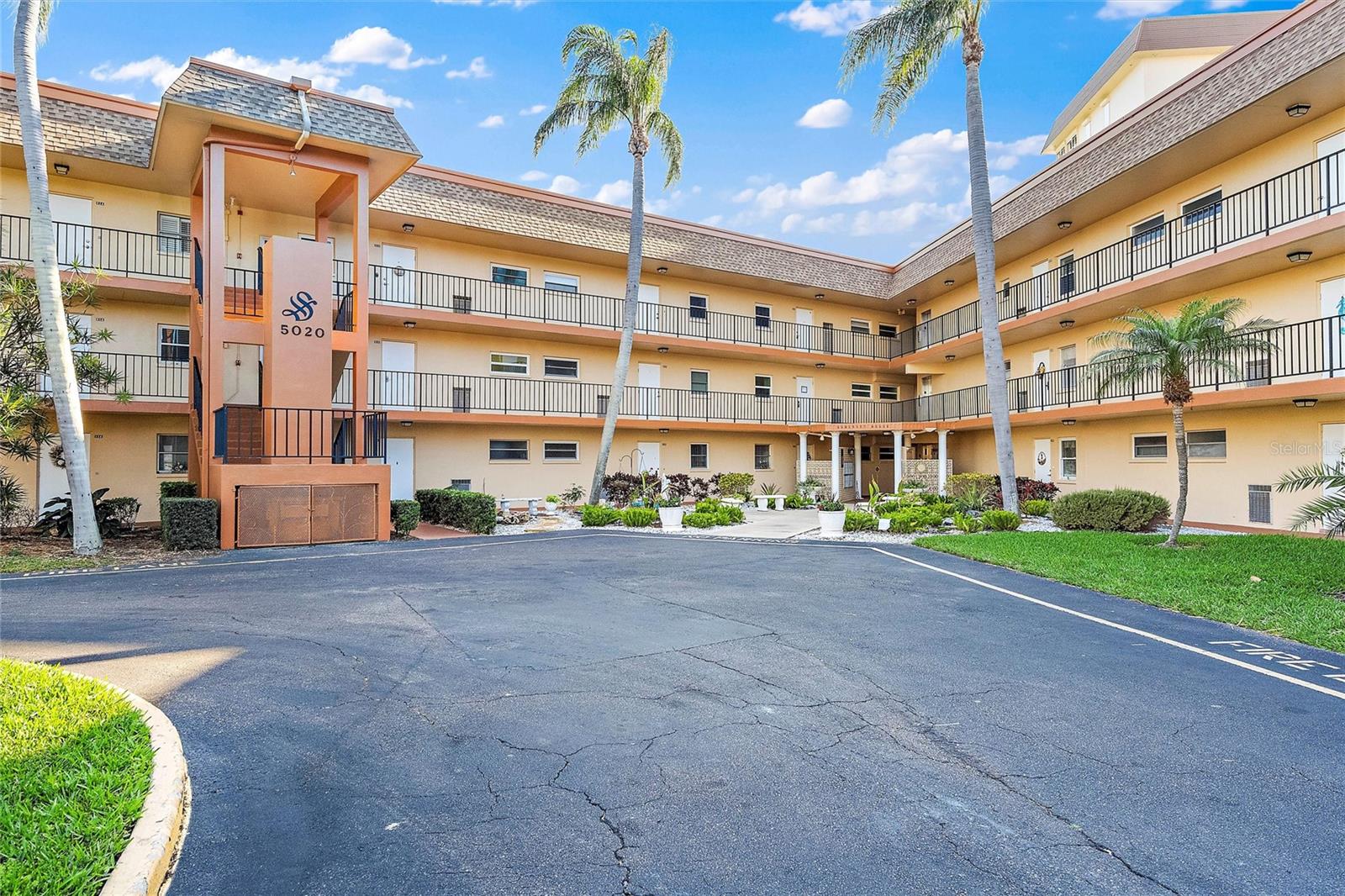5020 BRITTANY DR S #215, ST PETERSBURG, FL, 33715