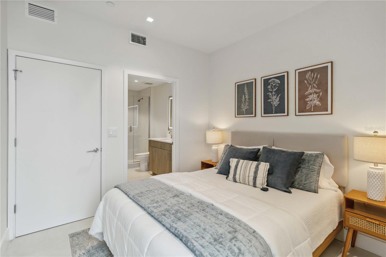 1558 4TH ST #402, SARASOTA, FL, 34236