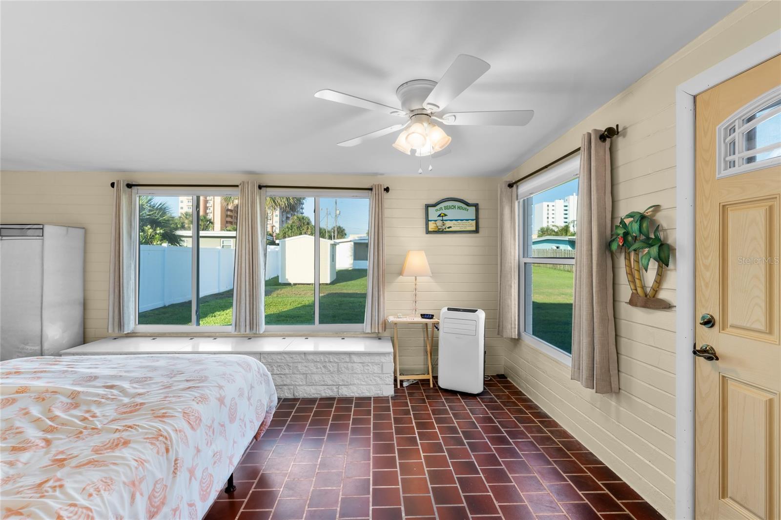 3255 LA PALOMA AVE, DAYTONA BEACH, FL, 32118
