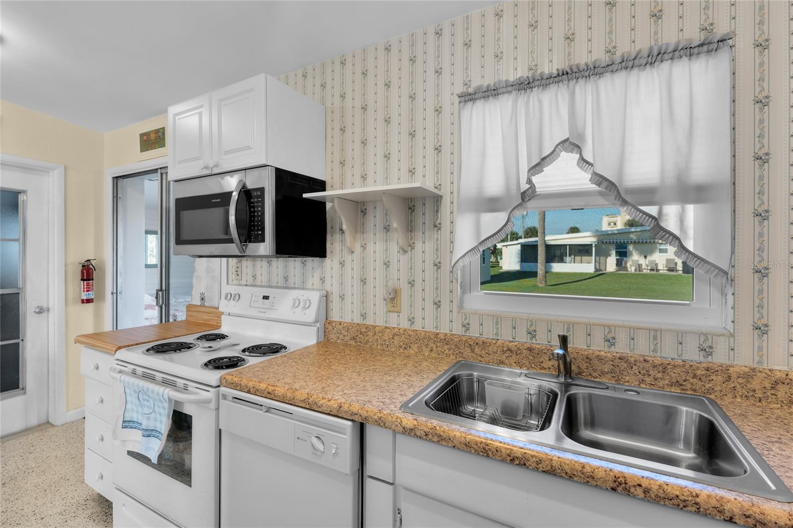 3255 LA PALOMA AVE, DAYTONA BEACH, FL, 32118