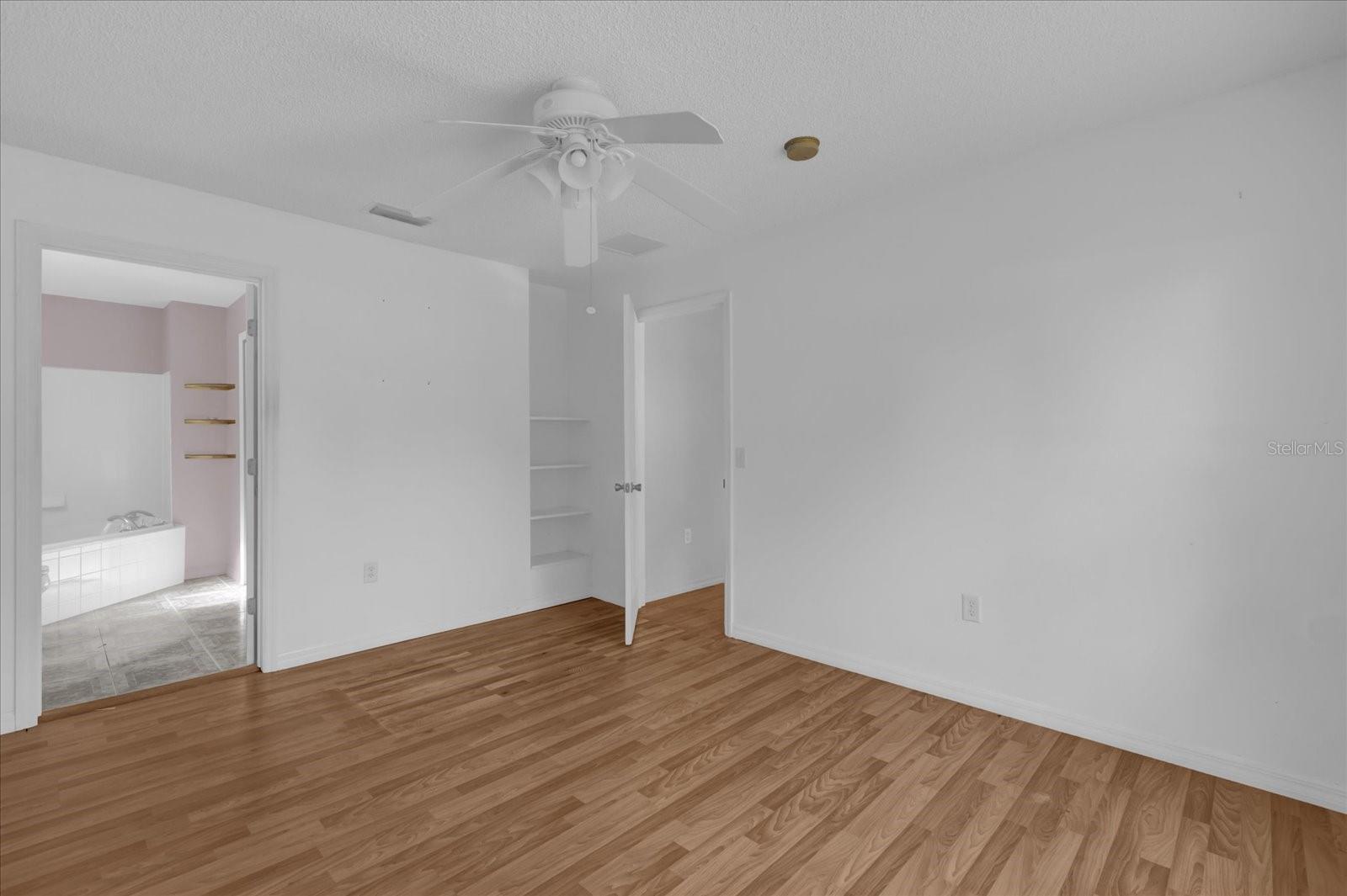 38100 RICKER DR, LADY LAKE, FL, 32159