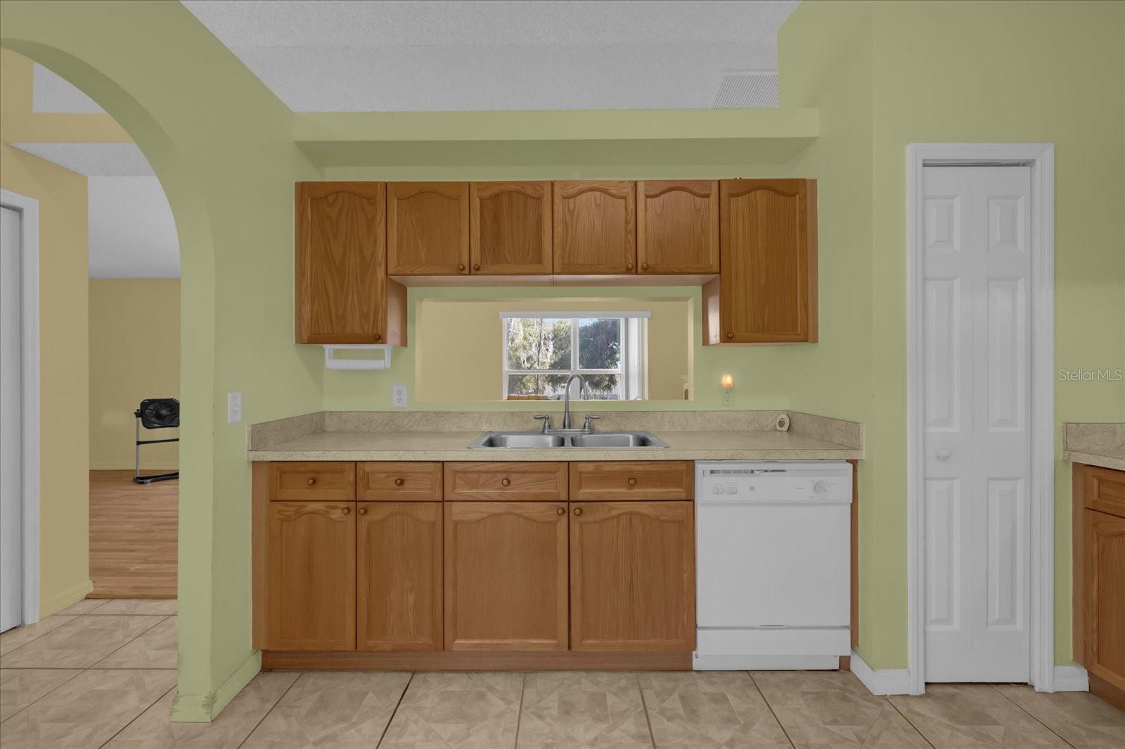 38100 RICKER DR, LADY LAKE, FL, 32159