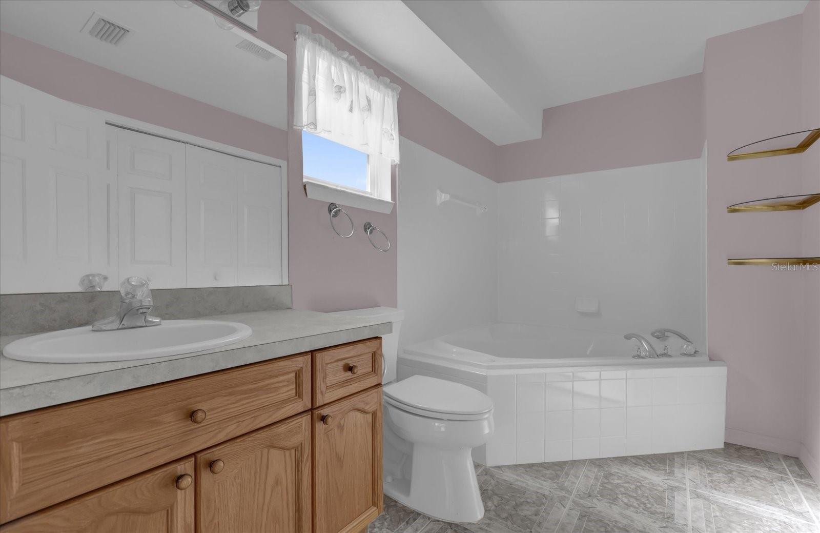 38100 RICKER DR, LADY LAKE, FL, 32159