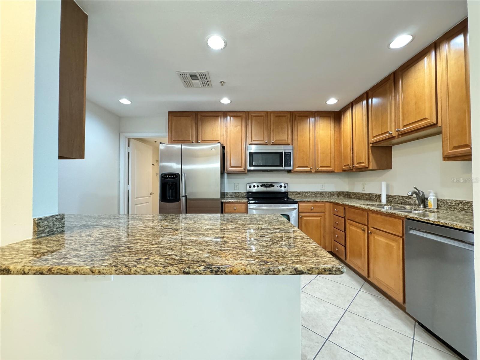 808 3RD AVE W #301, BRADENTON, FL, 34205