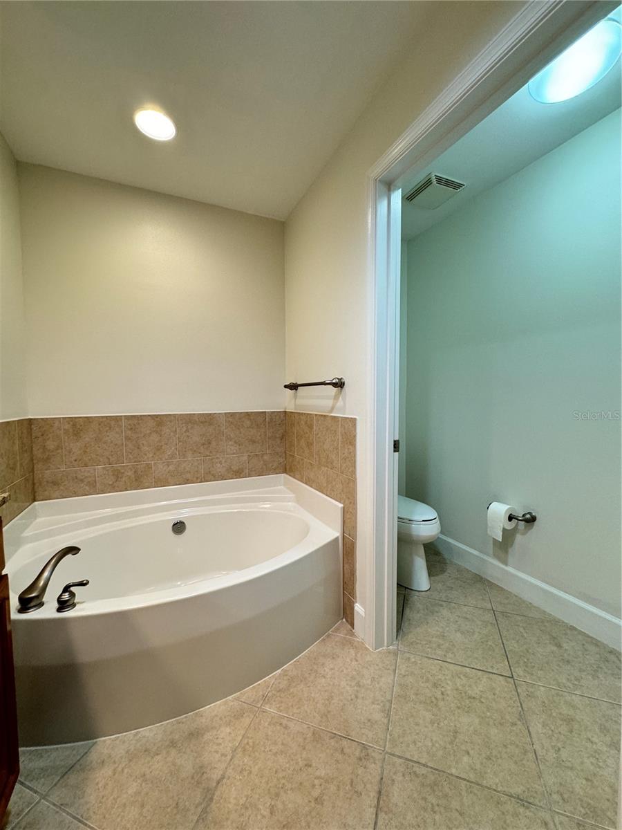 808 3RD AVE W #301, BRADENTON, FL, 34205