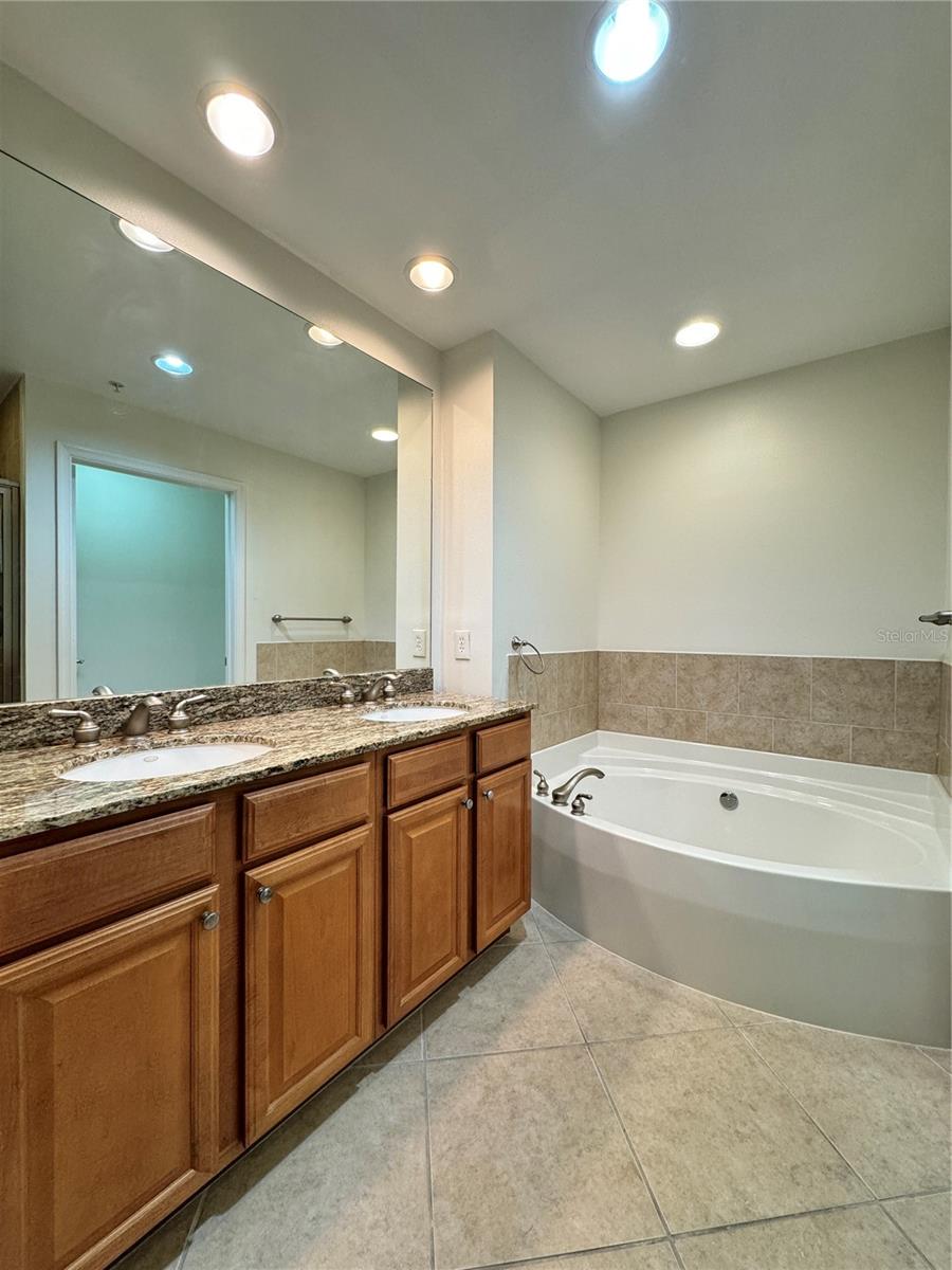 808 3RD AVE W #301, BRADENTON, FL, 34205