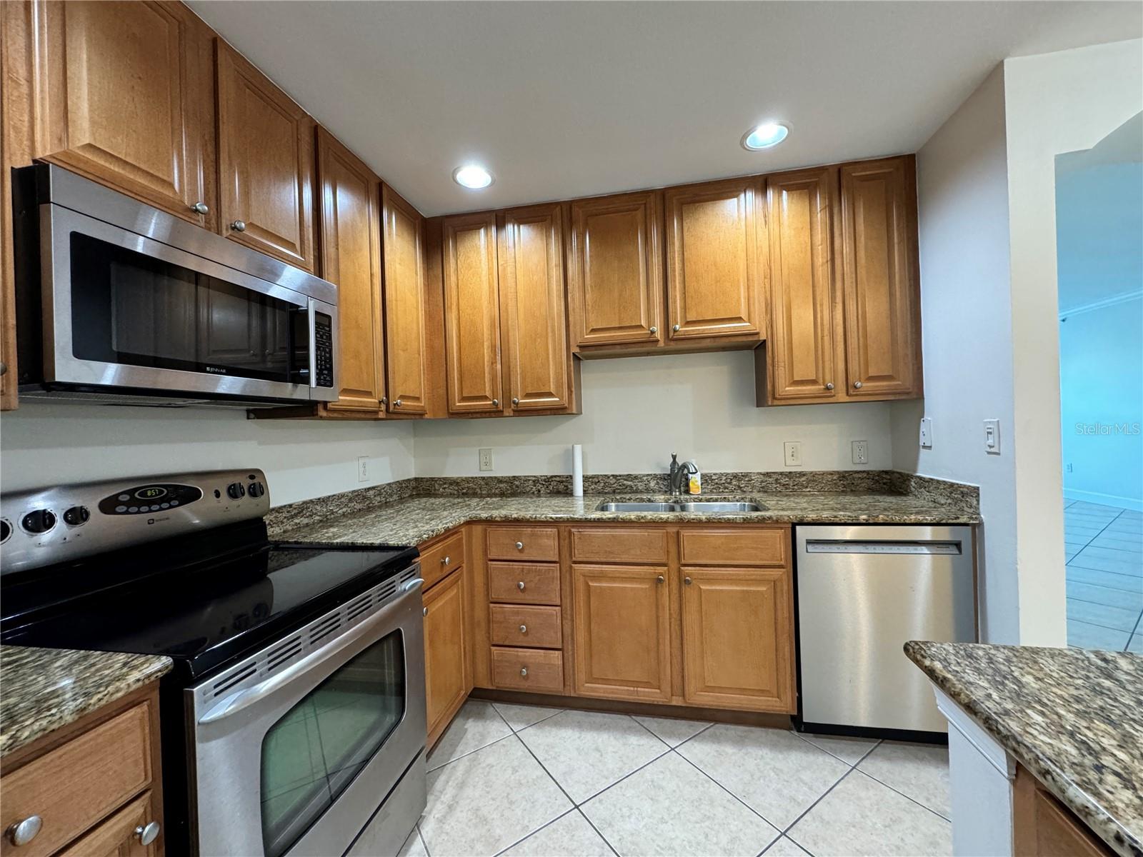 808 3RD AVE W #301, BRADENTON, FL, 34205