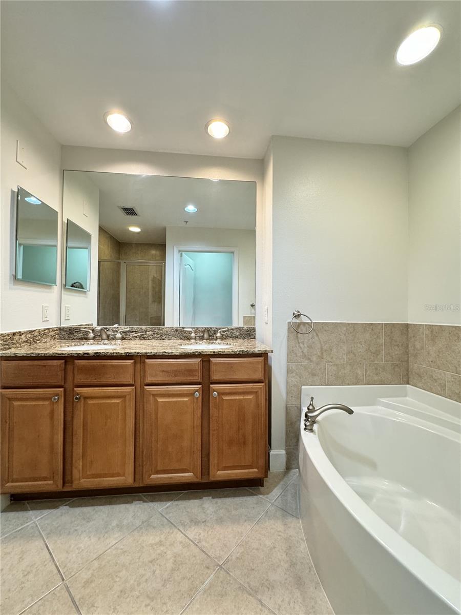 808 3RD AVE W #301, BRADENTON, FL, 34205