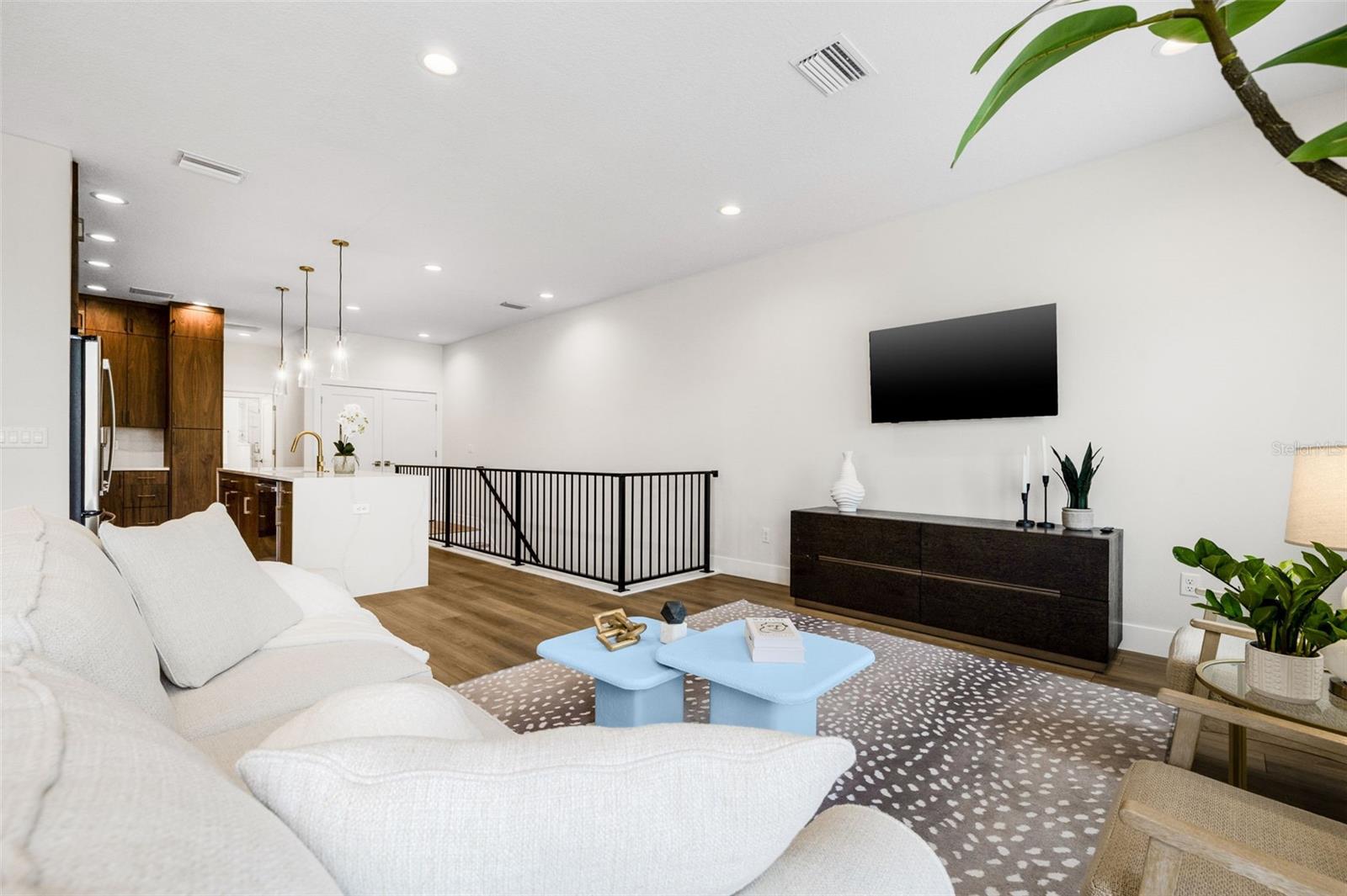 460 87TH AVENUE NORTH, ST PETERSBURG, FL, 33702