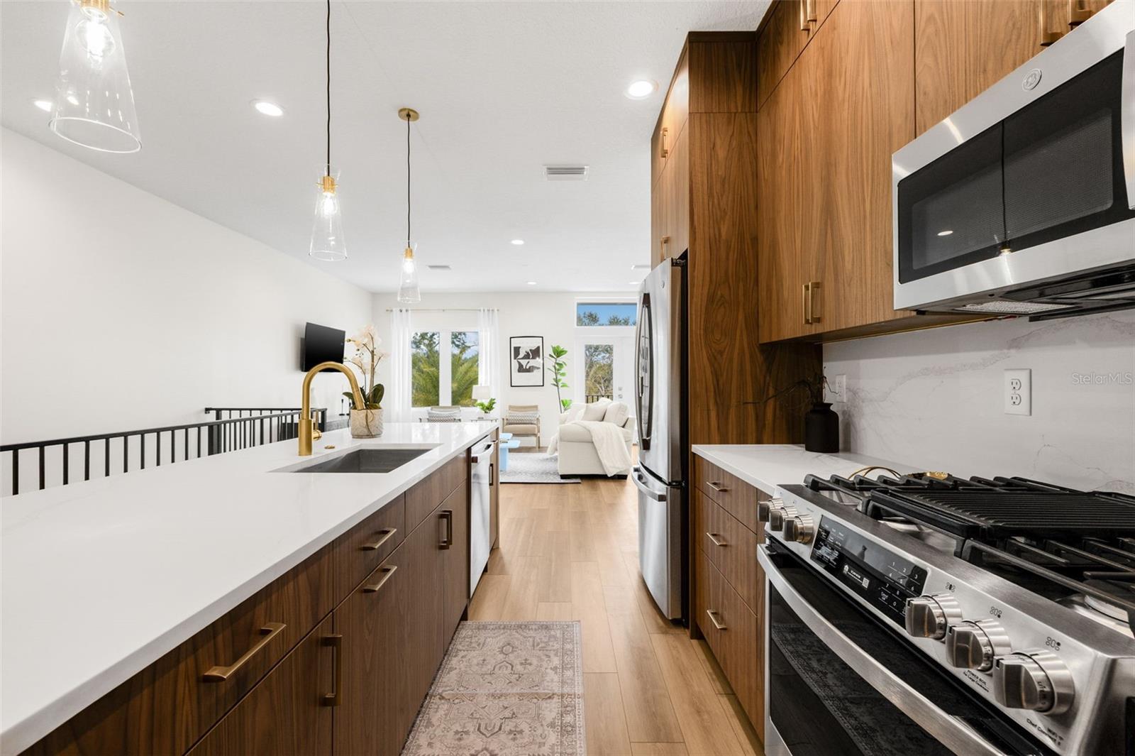 460 87TH AVENUE NORTH, ST PETERSBURG, FL, 33702