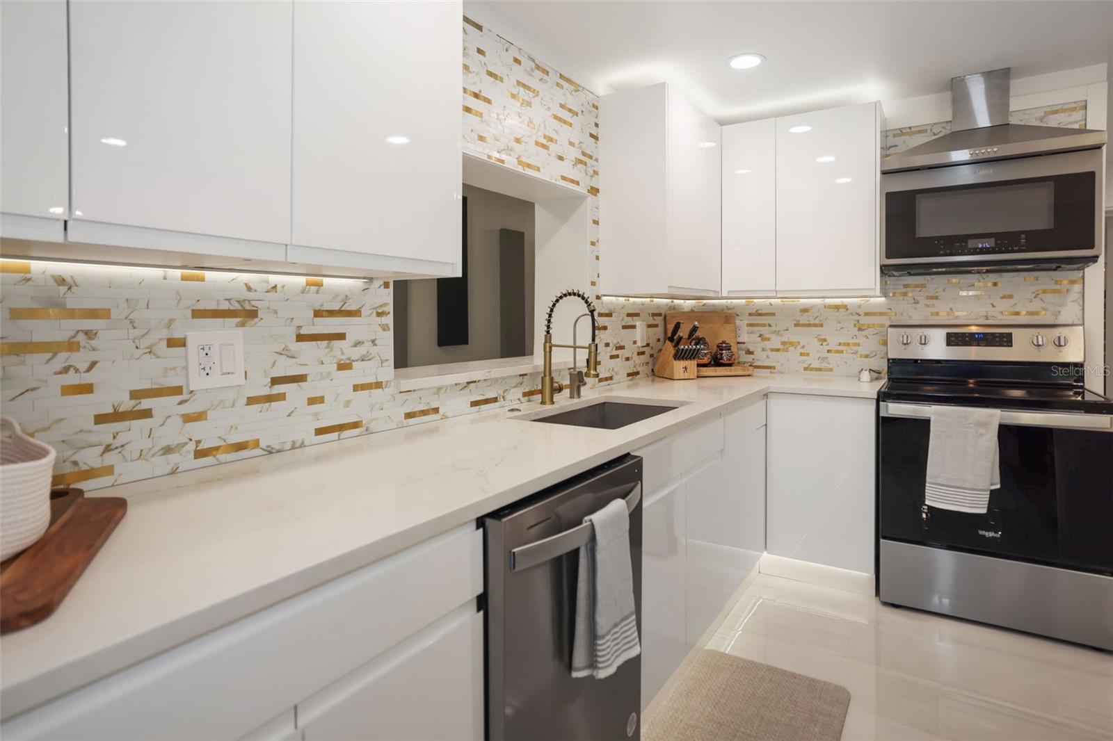 16015 REDINGTON DR, REDINGTON BEACH, FL, 33708